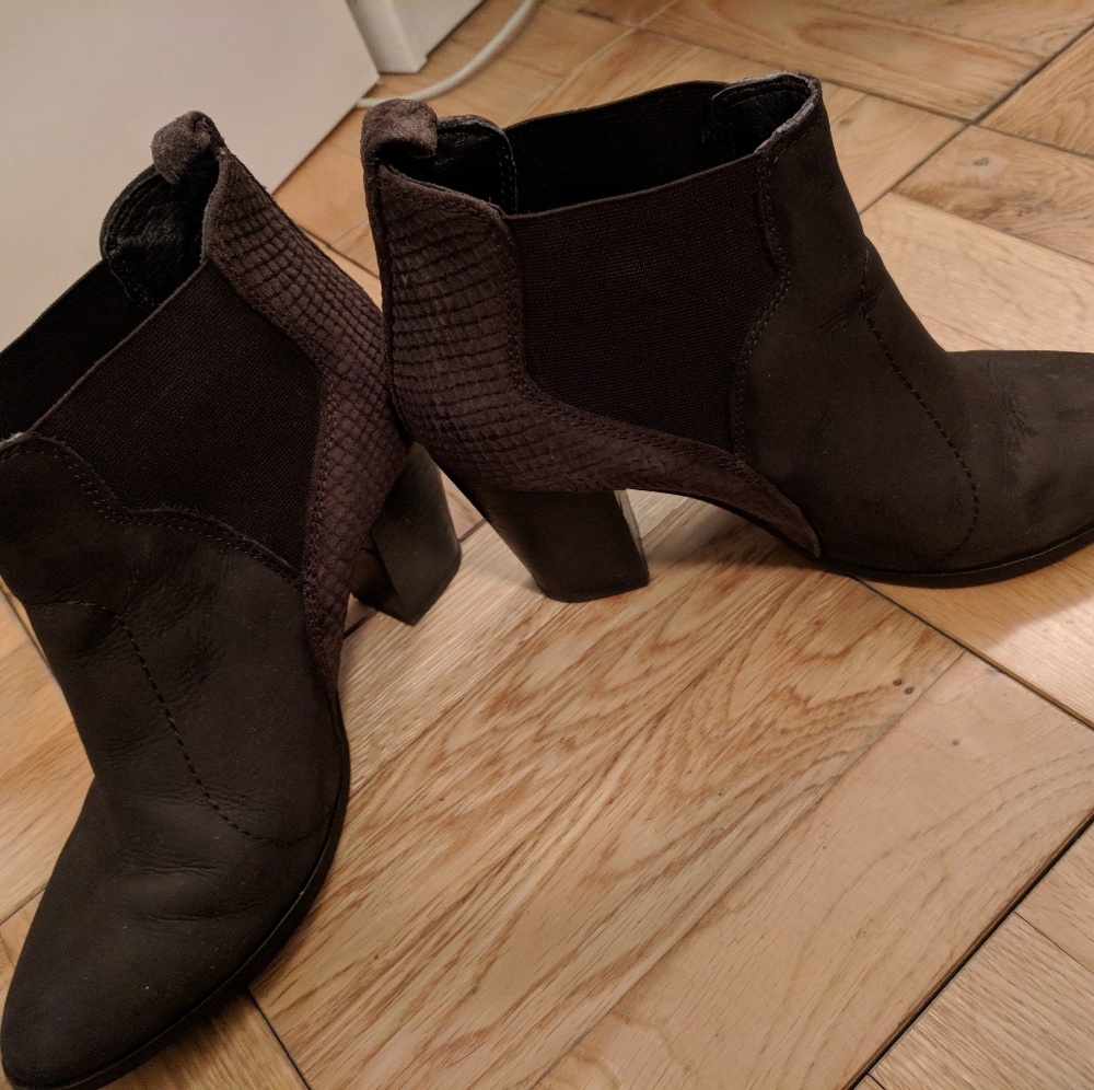 Chelsea Boot Size 8